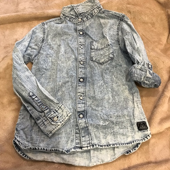 Small Manguun Teens Acid Wash Button Down - Picture 1 of 11